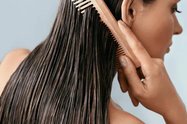 बालों का झड़ना कैसे रोकें